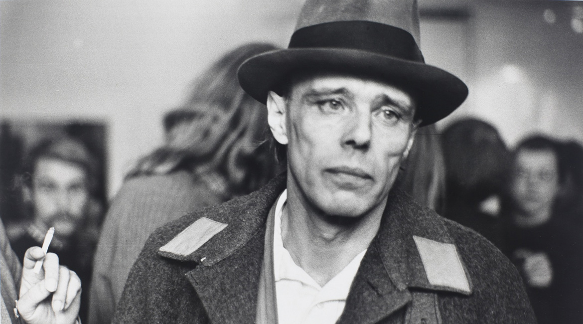 BEUYS photo zero one film/bpk/Stiftung Schloss Moyland/Joseph Beuys Archiv/Ute Klophaus