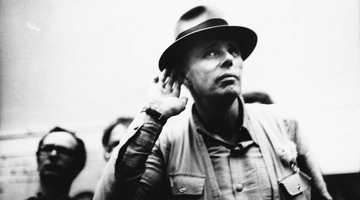 BEUYS photo zero one film/bpk/Stiftung Schloss Moyland/Joseph Beuys Archiv/Ute Klophaus