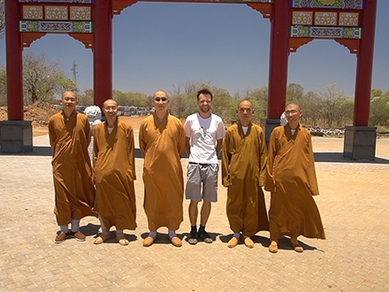 WELTREISE MIT BUDDHA Foto © Jesco Puluj